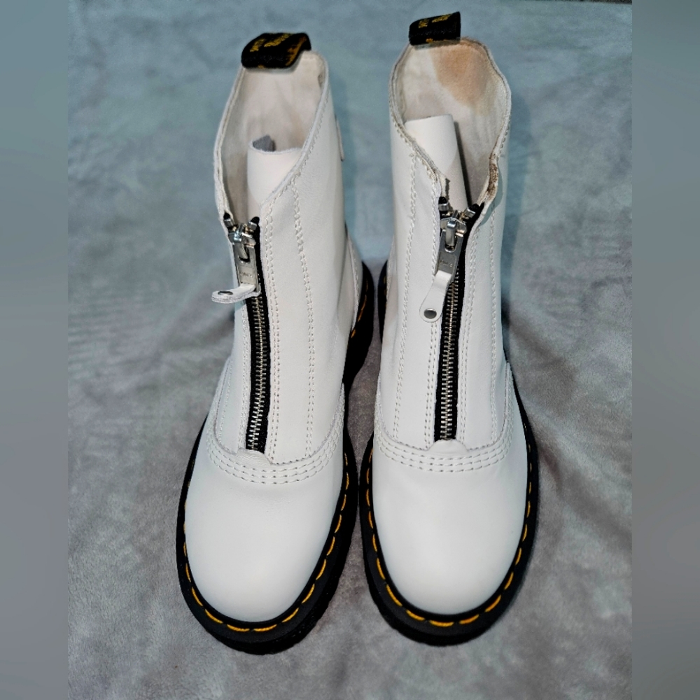 Dr. Marten White Jetta Boot